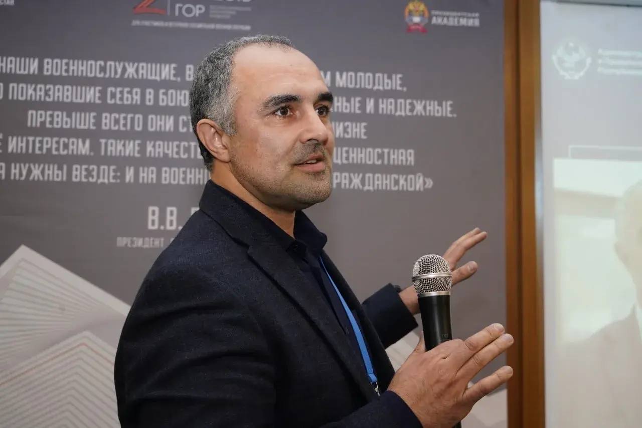 Цифровые компетенции и кибербезопасность: Юрий Гамзатов встретился с участниками программы «Доблесть гор»